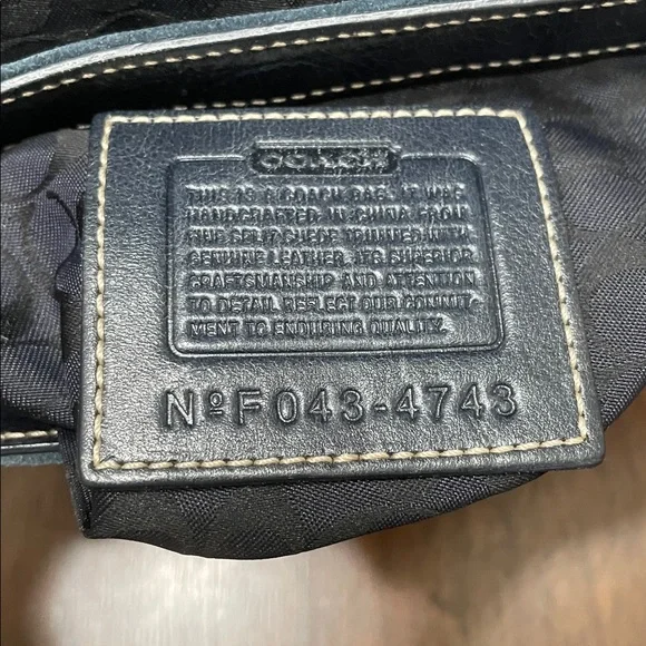 Coach suede messenger crossbody mini, hard to find - Picture 10 of 13